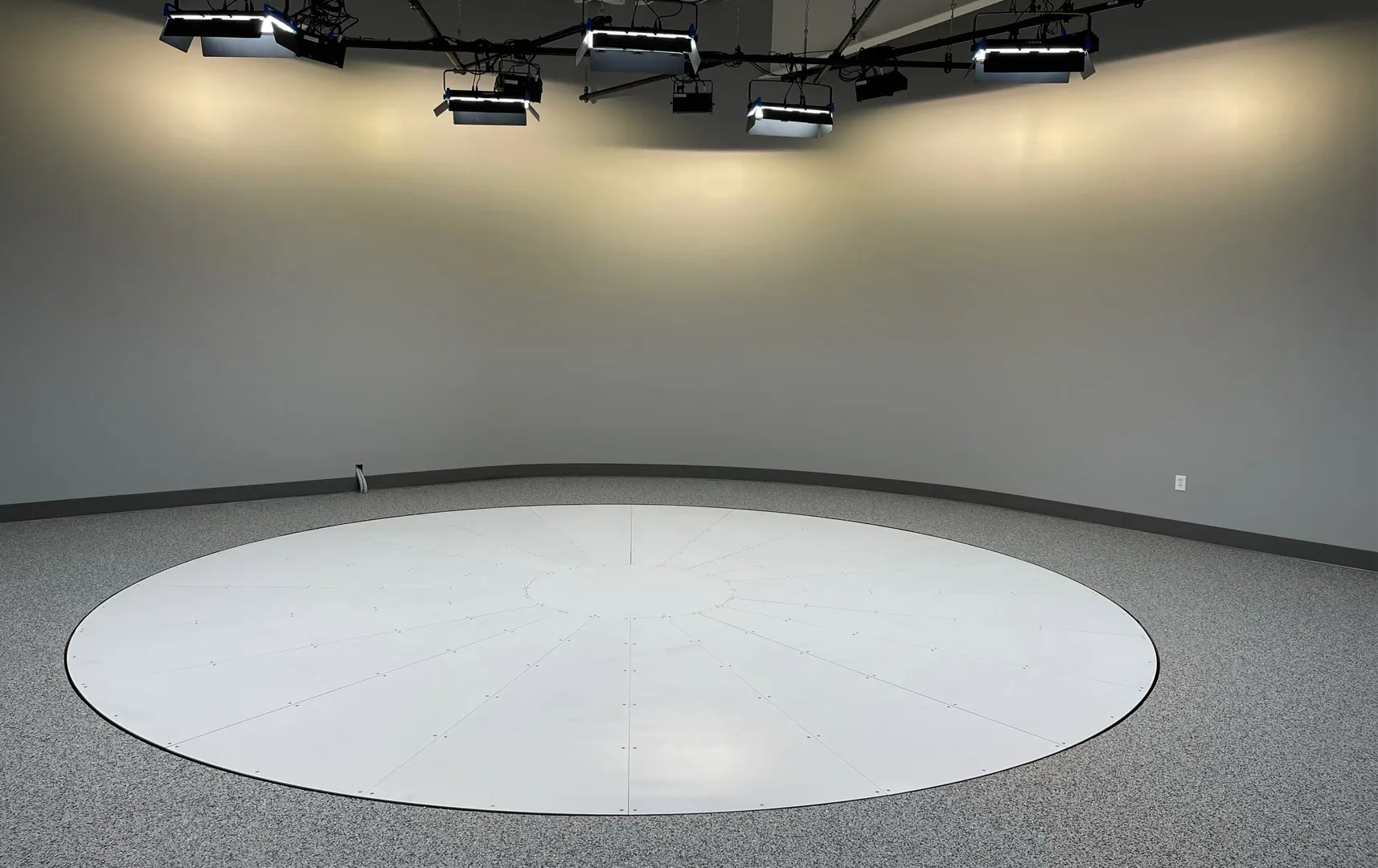 Carousel USA studio 7